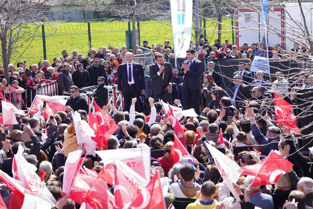 Türkiye’de İlk Olan ‘Dönüşüm Mahallesi’nde İmamoğlu ile Halk Buluşması