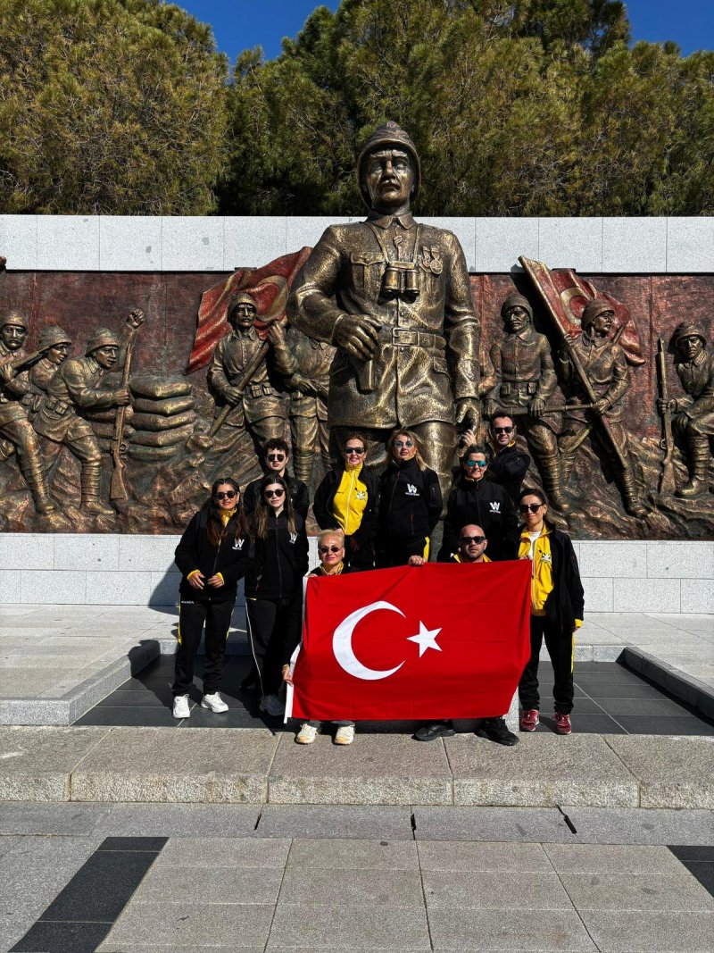 230 KM’LİK KÜREK SEFERİ ZAFERLE SON BULDU; AVCILAR’DAN ÇANAKKALE’YE ANLAMLI YOLCULUK TAMAMLANDI