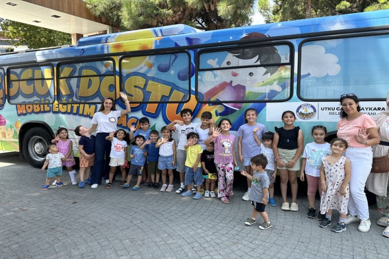 Avcılar Belediyesi'nden Çocuk Dostu Mobil Oyun Aracı
