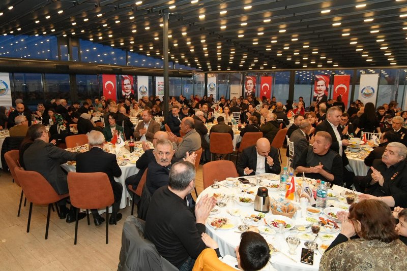 AVCILAR’DA ŞEHİT VE GAZİ AİLELERİYLE İFTAR SOFRASINDA BULUŞULDU