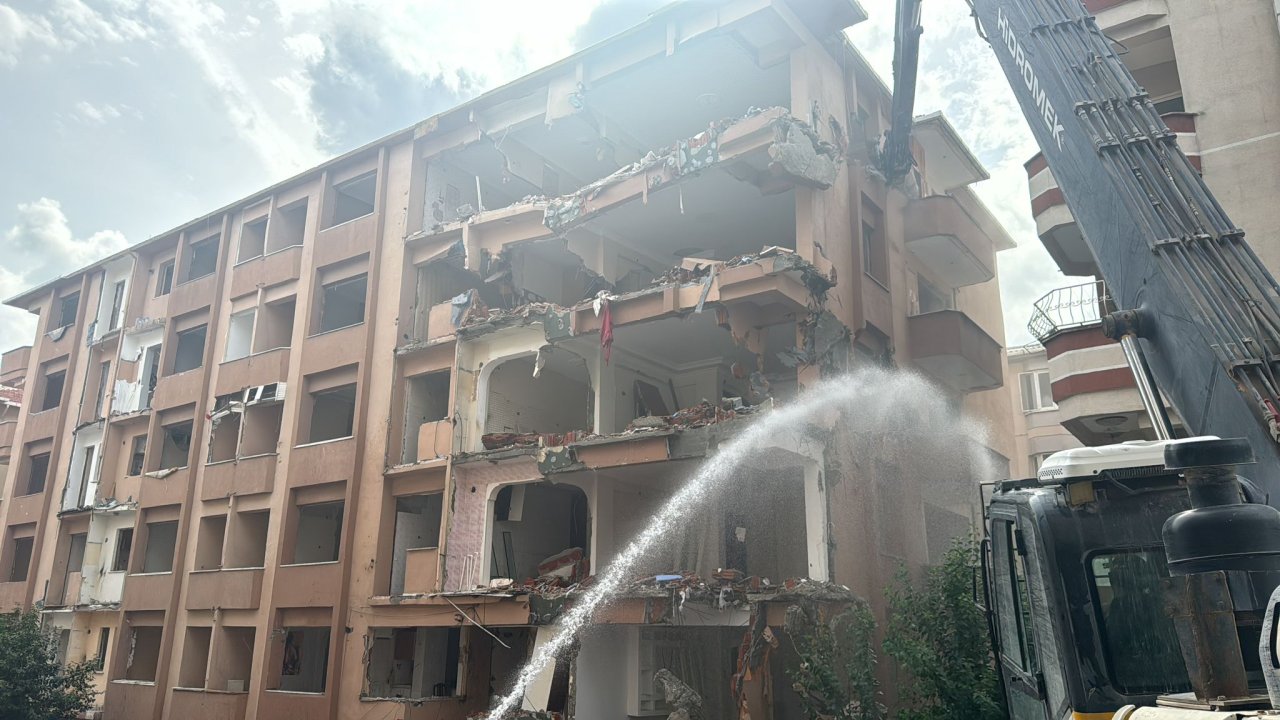 Metruk ve Riskli Binaların Yıkım Çalışması